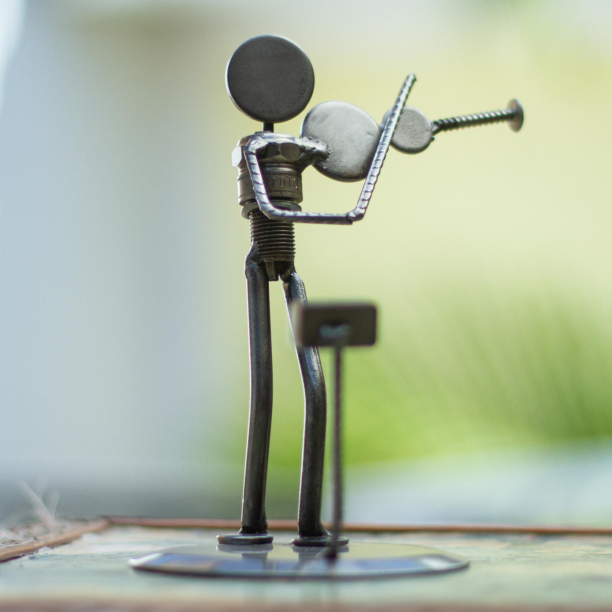 Auto part sculpture - Rustic Violinist